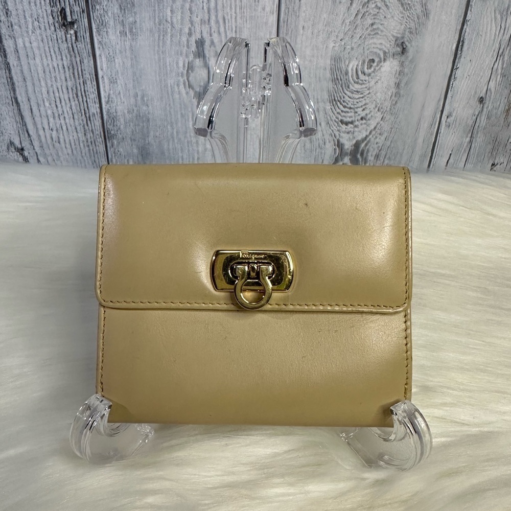 SALVATORE FERRAGAMO gancini leather compact wallet
